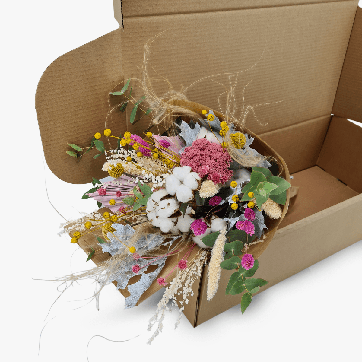 Buchet din flori si plante stabilizate, in cutie